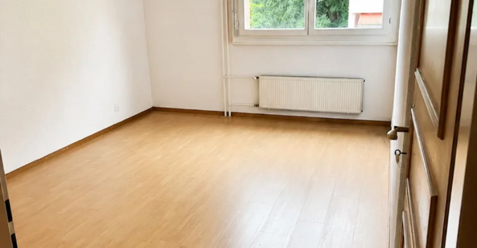 CLARENS - APPARTAMENTO LUMINOSO DI 3.5 LOCALI CON BALCONE, CAMINO E VISTA SUL LAGO – foto 5 di 9