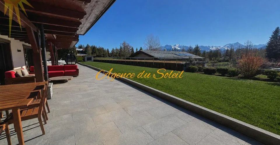 Luxueux appartement de 5.5 pièces en plein centre de la station et en bordure directe du golf ! – Foto 2 von 11