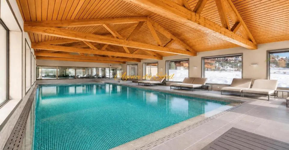 Luxueux appartement de 5.5 pièces en plein centre de la station et en bordure directe du golf ! – Foto 4 von 11