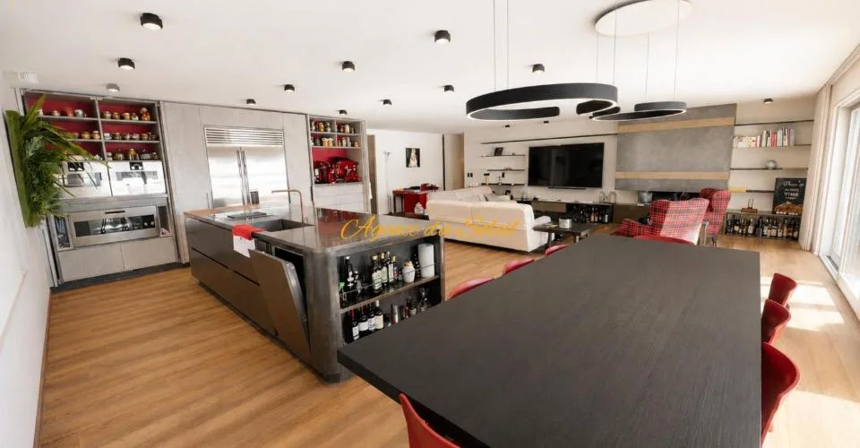 Luxueux appartement de 5.5 pièces en plein centre de la station et en bordure directe du golf ! – Foto 3 von 11