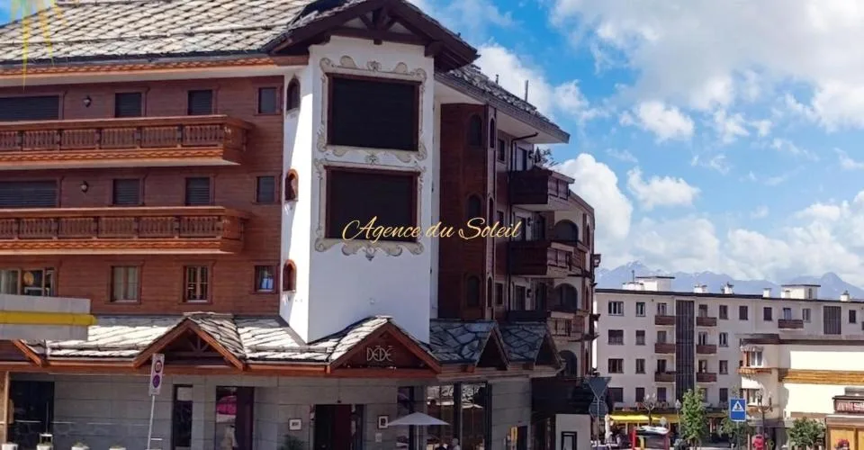 Au coeur de Crans ! Élégant appartement de standing de 3,5 pièces avec vaste terrasse orientée est! – Foto 2 von 12