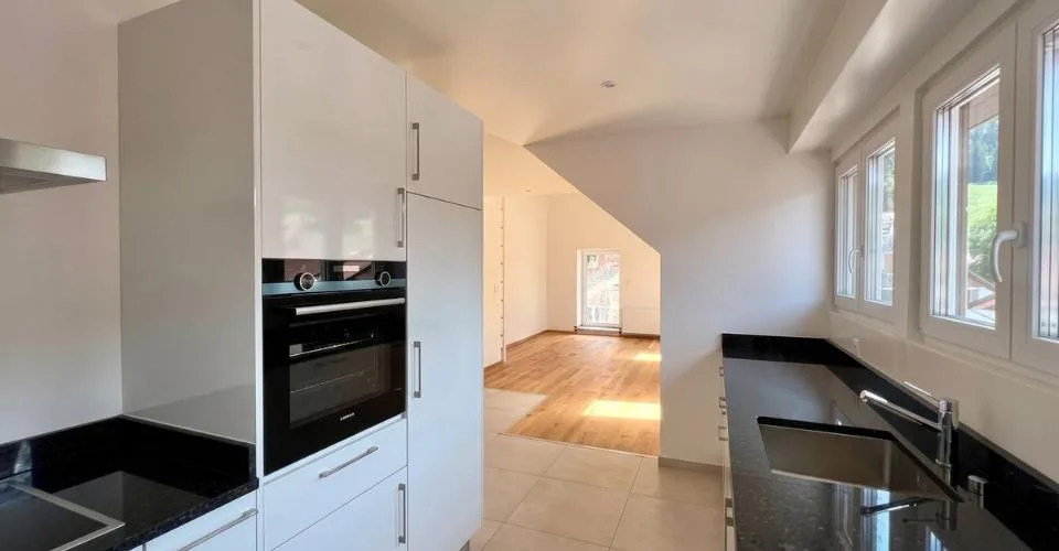 Appartamento D - 2,5 locali con balcone e soppalco, a Couvet – foto 3 di 16