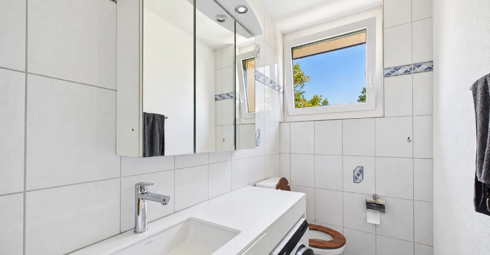 Lichtdurchfluteter Wohnbereich, Gemütlicher Balkon & Zentrale Lage! – Foto 15 von 18