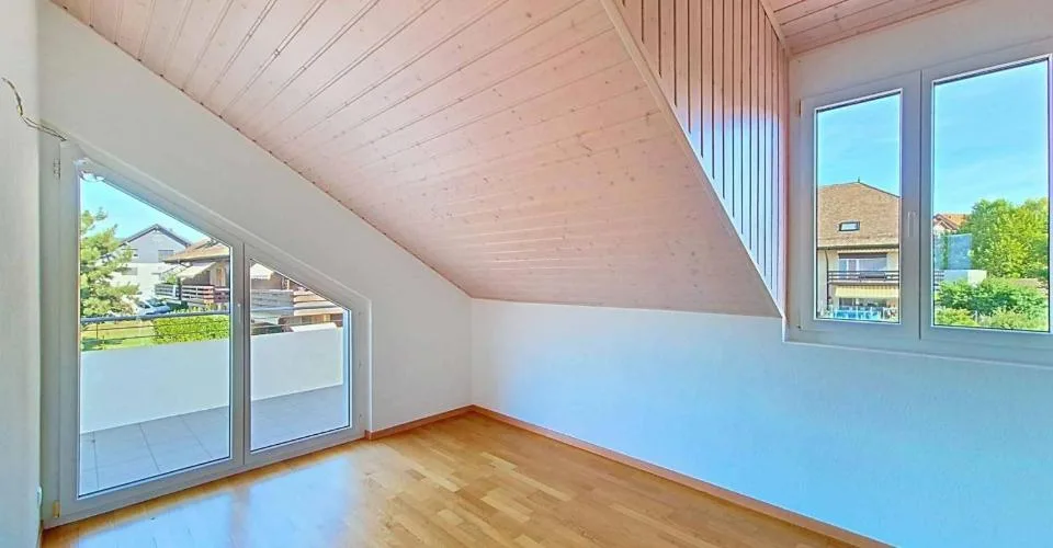 4,5 Zimmer hell mit großer Terrasse – Foto 4 von 13