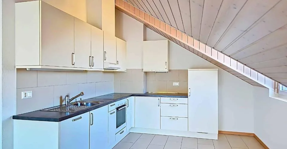 4,5 Zimmer hell mit großer Terrasse – Foto 2 von 13