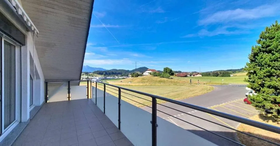4,5 Zimmer hell mit großer Terrasse – Foto 8 von 13