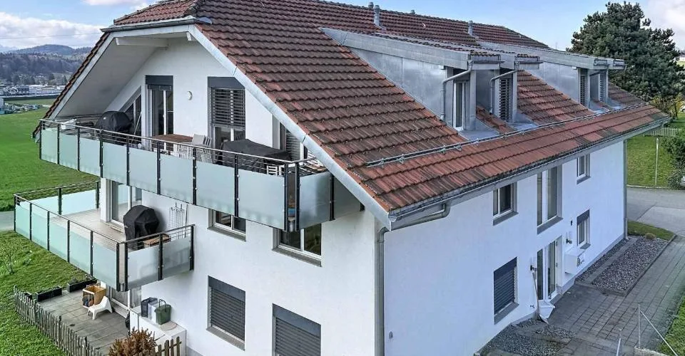 4,5 Zimmer hell mit großer Terrasse – Foto 9 von 13