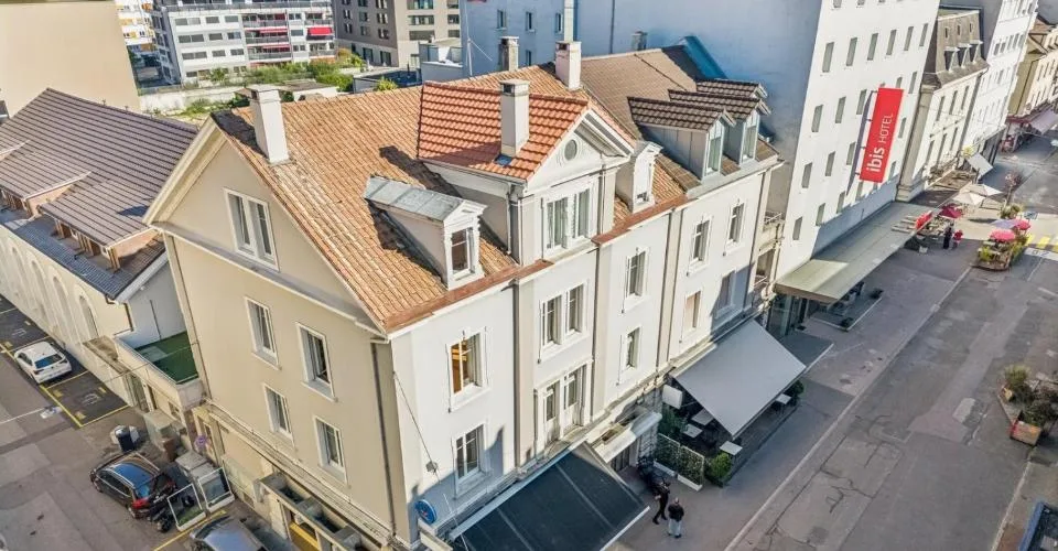 Immeuble de caractère mixte et de rendement au coeur de Delémon – photo 3 of 13