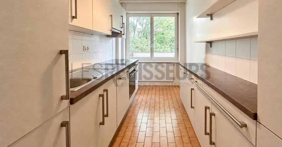 Appartement de 4 pièces avec grand balcon idéalement situé – photo 3 sur 6