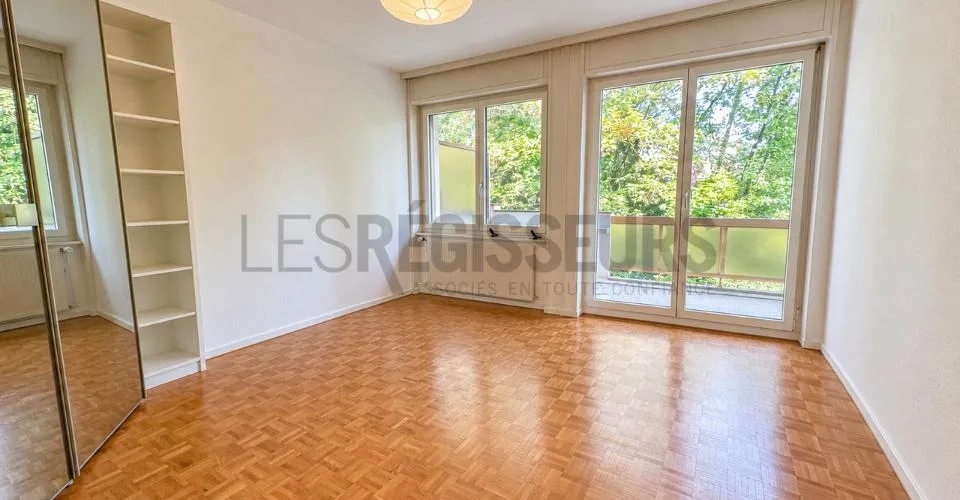 Appartement de 4 pièces avec grand balcon idéalement situé – photo 5 sur 6