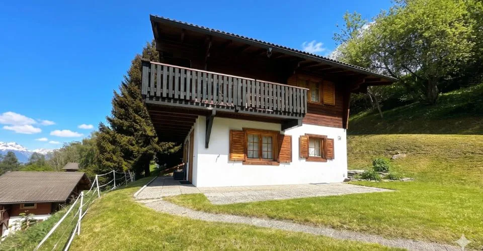 Chalet 4,5 Zimmer auf 790 m² Grundstück, freie Sicht, 15 Minuten von Sion – Foto 2 von 12