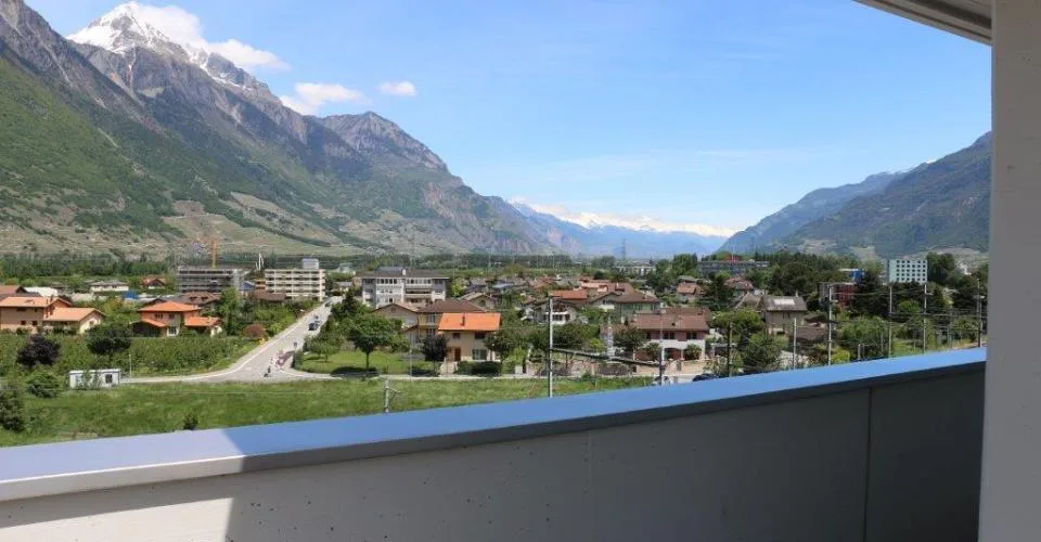 A louer à Martigny, à côté de la Gare, bel attique 2.5 pces – photo 9 sur 9