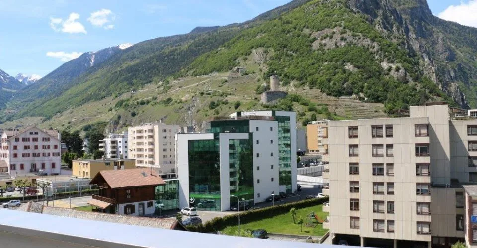 A louer à Martigny, à côté de la Gare, bel attique 2.5 pces – photo 8 sur 9