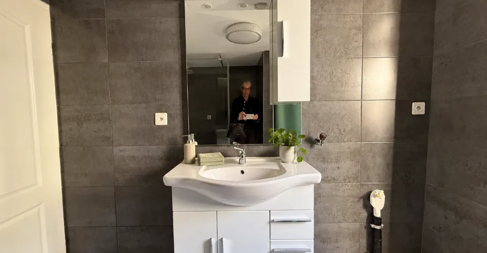 A louer à Muraz : appartement de 68 m2 avec chambre spacieuse et bureau séparé – Foto 7 von 7