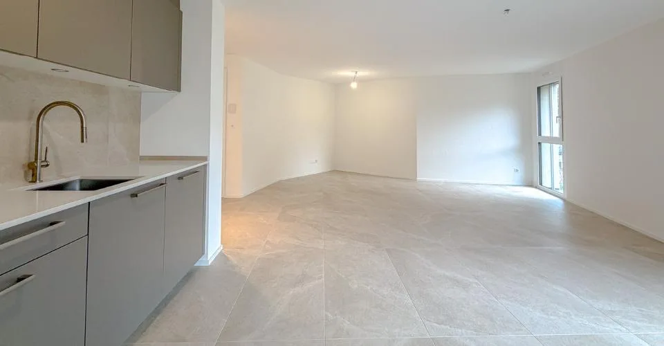 Wohnung mit 2.5 Zimmern und Balkon Neubau – Foto 3 von 9