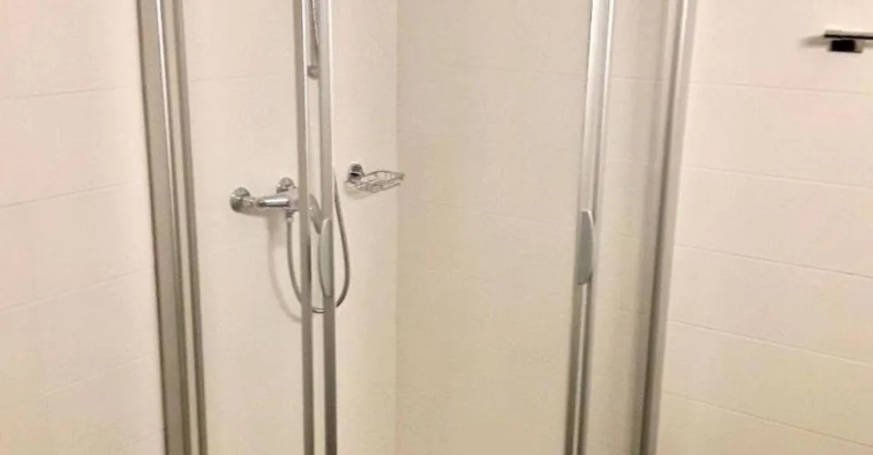 Appartement de 2 pièces situé dans le quartier de la Servette – Foto 8 von 9