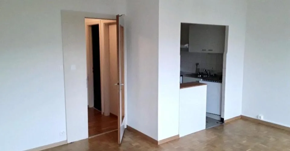 Appartement de 2 pièces situé dans le quartier de la Servette – Foto 2 von 9