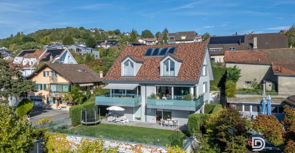 Prachtvolles Duplex mit Hauscharakter, Aufzug, Garten und atemberaubendem Blick auf den See! – Foto 12 von 13