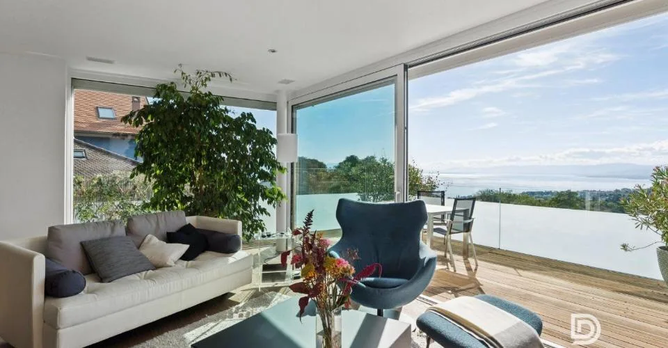 Prachtvolles Duplex mit Hauscharakter, Aufzug, Garten und atemberaubendem Blick auf den See! – Foto 2 von 13