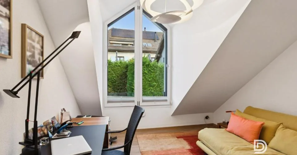 Prachtvolles Duplex mit Hauscharakter, Aufzug, Garten und atemberaubendem Blick auf den See! – Foto 7 von 13