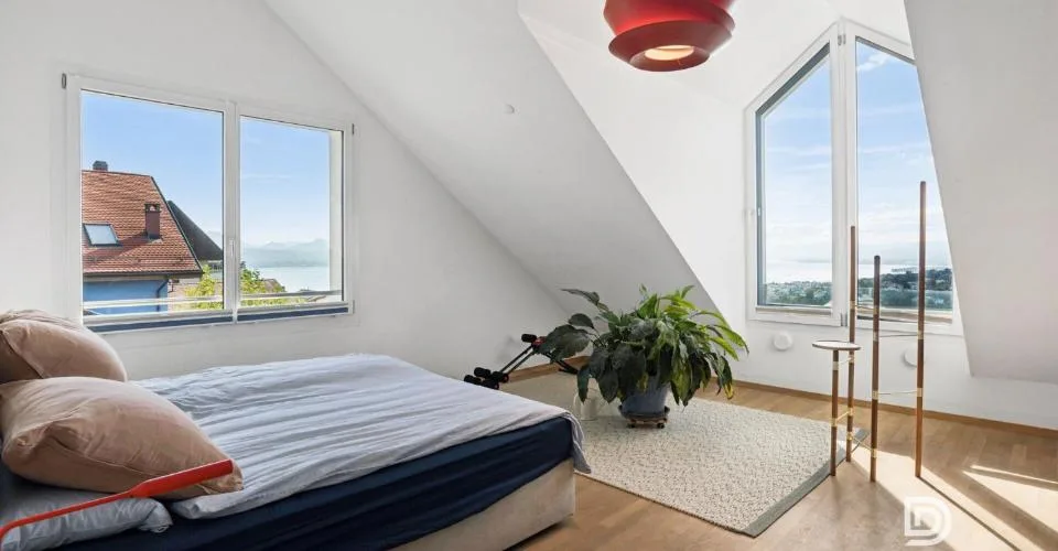 Prachtvolles Duplex mit Hauscharakter, Aufzug, Garten und atemberaubendem Blick auf den See! – Foto 6 von 13