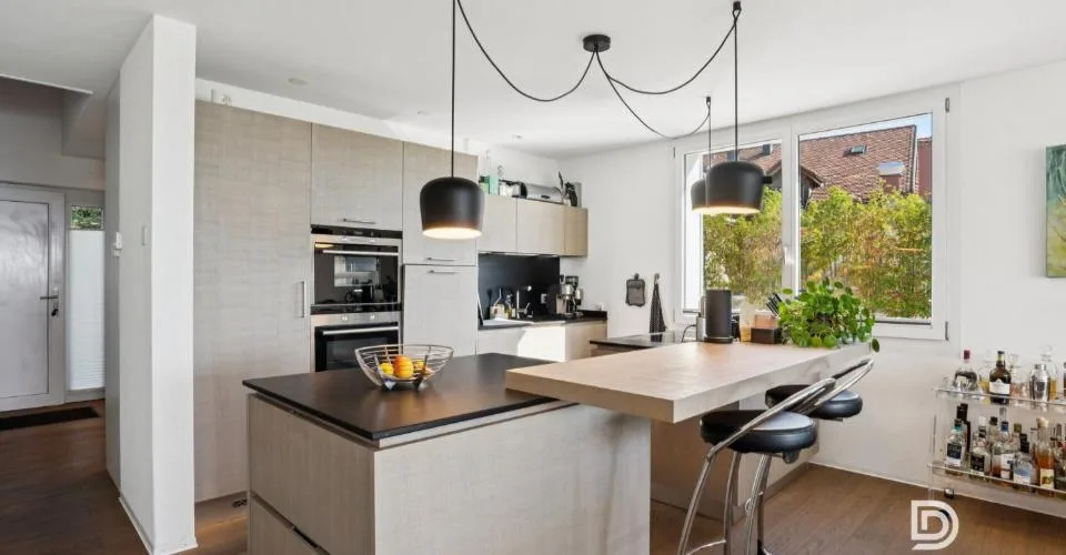Prachtvolles Duplex mit Hauscharakter, Aufzug, Garten und atemberaubendem Blick auf den See! – Foto 4 von 13