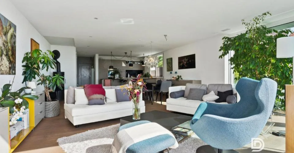Prachtvolles Duplex mit Hauscharakter, Aufzug, Garten und atemberaubendem Blick auf den See! – Foto 3 von 13
