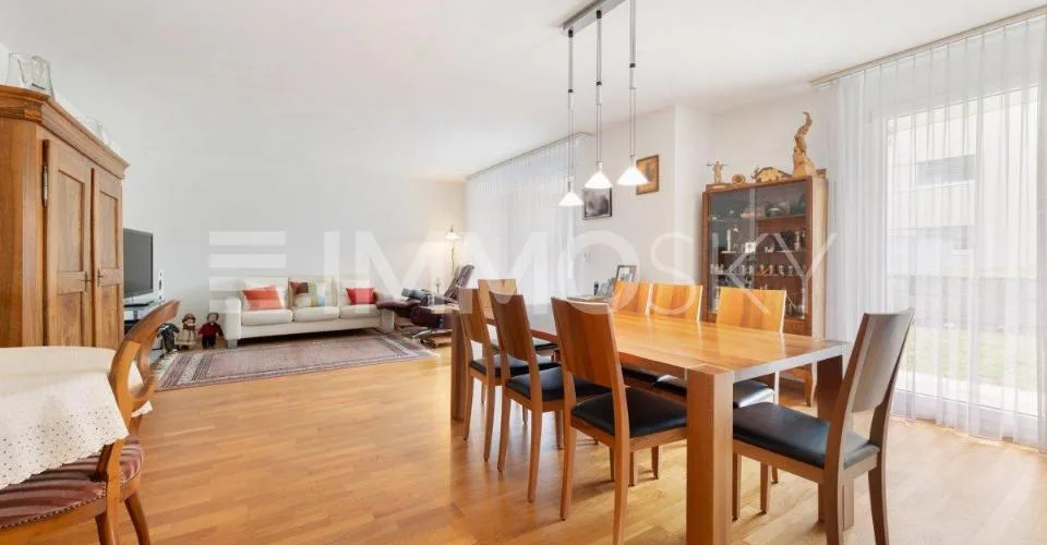 Light and Sun: Attractive Apartment with Two Seating Areas – photo 2 of 5