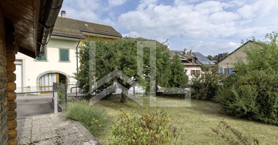 AUTHENTIQUE MAISON DE VILLAGE AVEC JARDIN – photo 2 sur 5