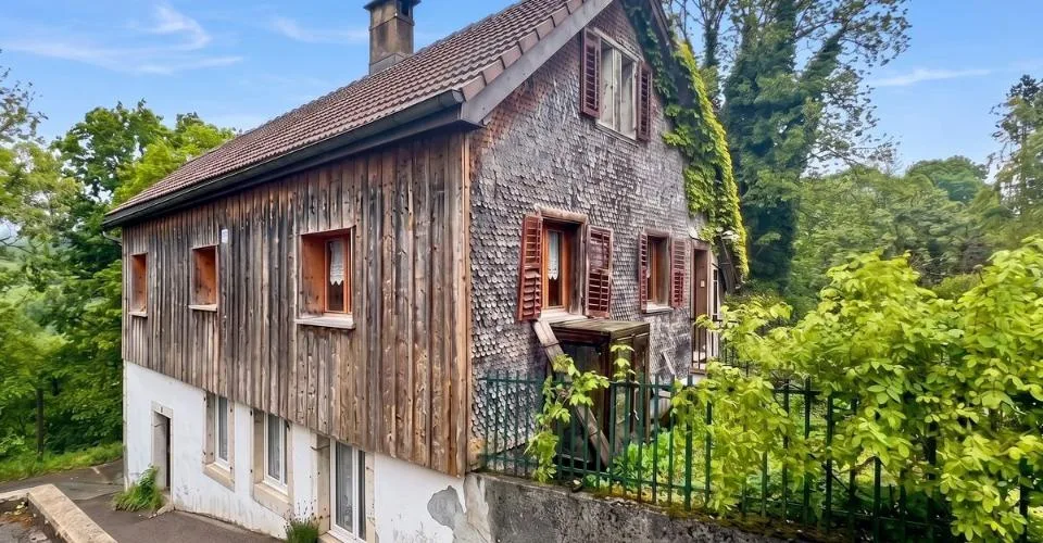 Exklusiv: Einfamilienhaus zur Renovierung in Brenets – Foto 3 von 26