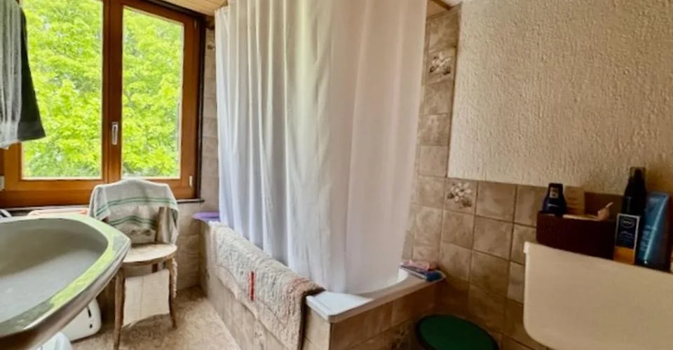 Exklusiv: Einfamilienhaus zur Renovierung in Brenets – Foto 9 von 26