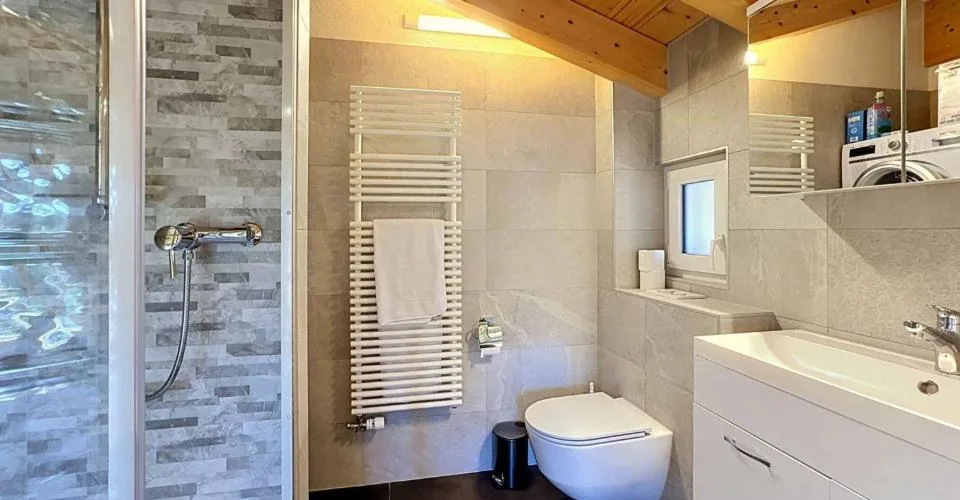 Chalet mit 15,5 Zimmern, bestehend aus drei unabhängigen Wohnungen – Foto 5 von 24