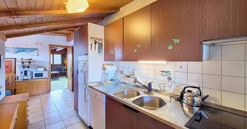 Außergewöhnliche Lage - 4.5 Zimmer MIT ATEMBERAUBENDER AUSSICHT AUF DEN GOLFPLATZ UND UNABHÄNGIGEM STUDIO – Foto 16 von 19
