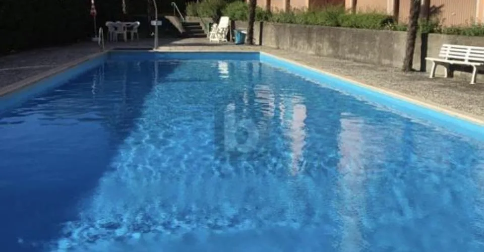 LUMINOSO CON PISCINA – Foto 2 von 5