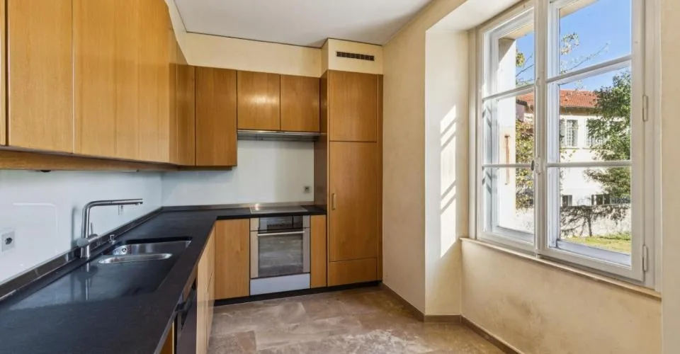 Elegantes Herrenhaus mit 3 Wohnungen und 3 Boxen – Foto 9 von 12