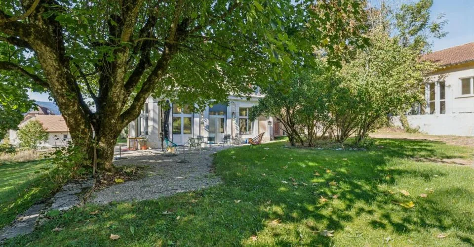 Elegantes Herrenhaus mit 3 Wohnungen und 3 Boxen – Foto 6 von 12