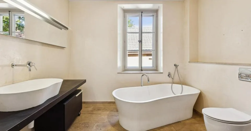 Elegantes Herrenhaus mit 3 Wohnungen und 3 Boxen – Foto 10 von 12