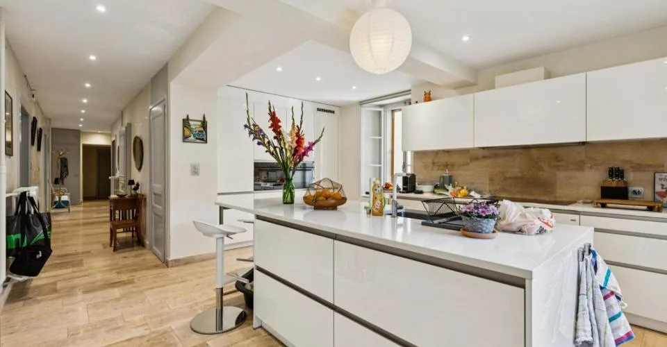 Elegantes Herrenhaus mit 3 Wohnungen und 3 Boxen – Foto 4 von 12