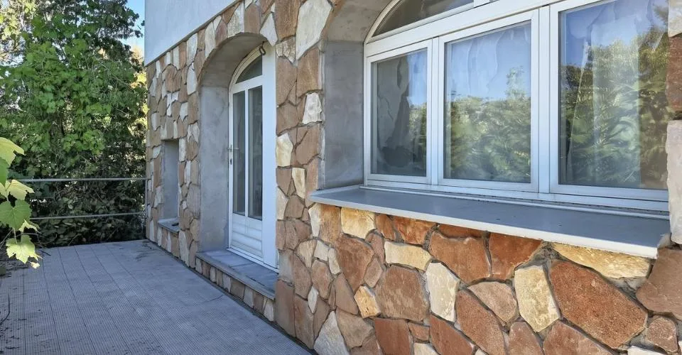 PAYERNE - très grande maison à rénover complètement sur grande parcelle dans quartier résidentiel – foto 2 di 7