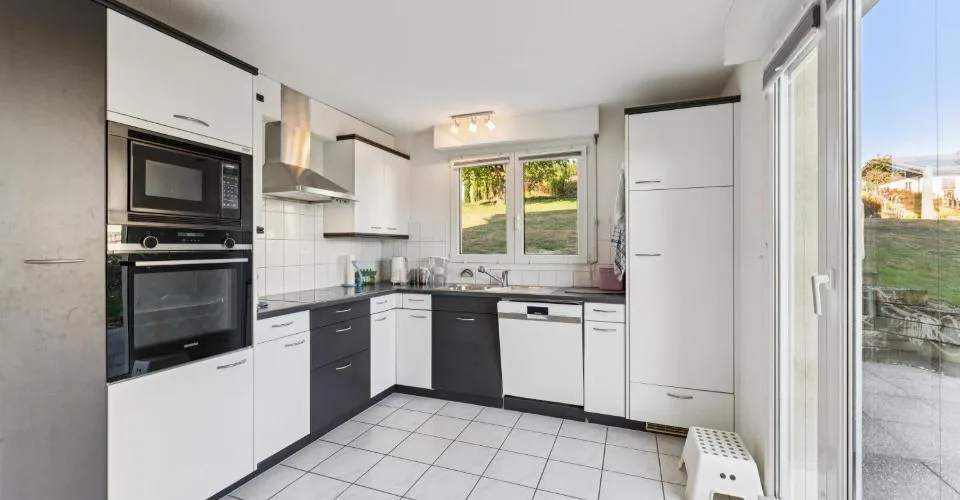 Beautiful house with 2 apartments and open view – photo 2 of 13