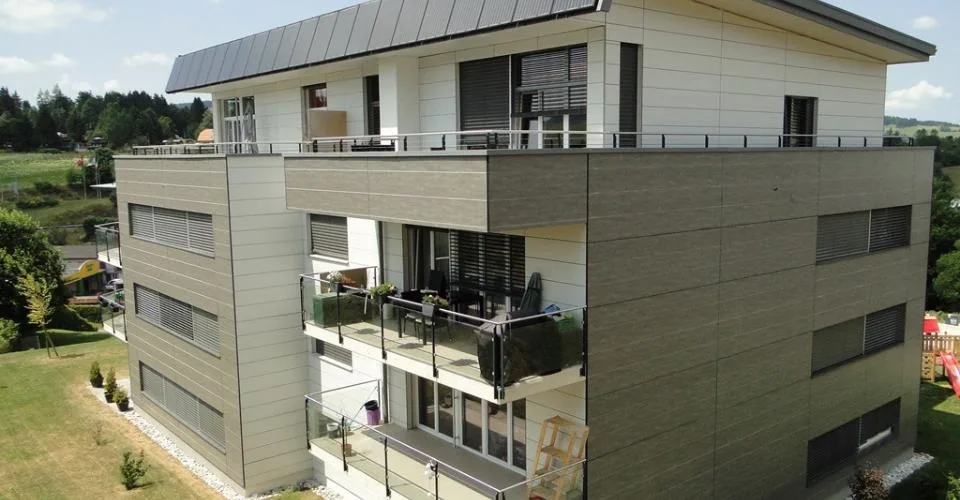 Wohnung mit 4.5 Zimmern und Balkon – Foto 3 von 3