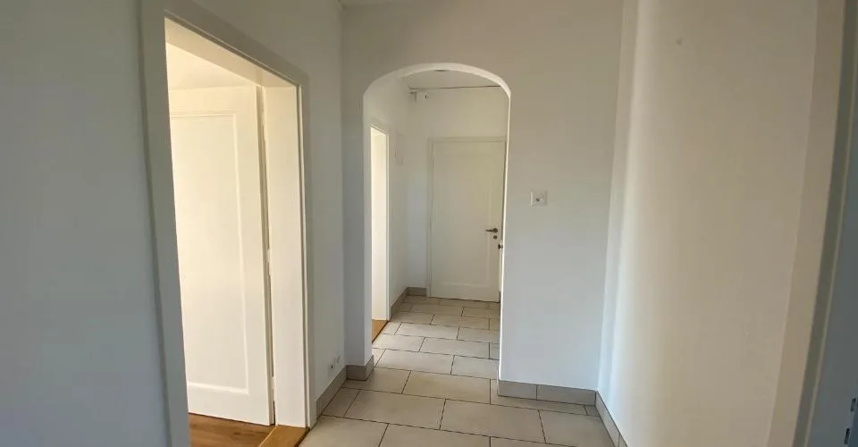 Appartement rénové de 3 pièces au 1er étage – photo 2 sur 7