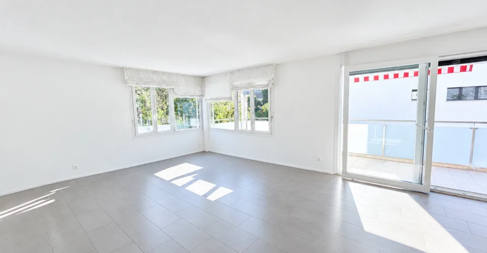 RAUM & KOMFORT | 4,5 ZIMMER MIT GROßER TERRASSE VON 18 M² IN BOUDRY – Foto 4 von 10
