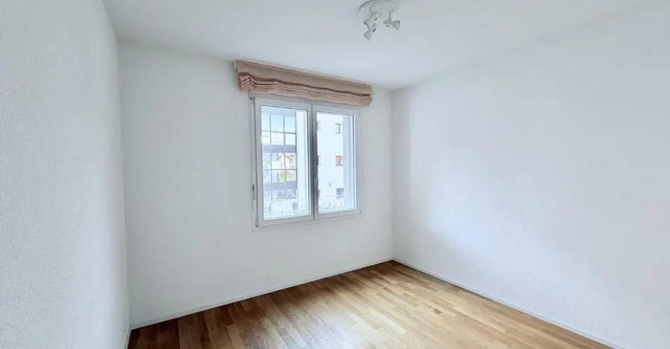 RAUM & KOMFORT | 4,5 ZIMMER MIT GROßER TERRASSE VON 18 M² IN BOUDRY – Foto 7 von 10