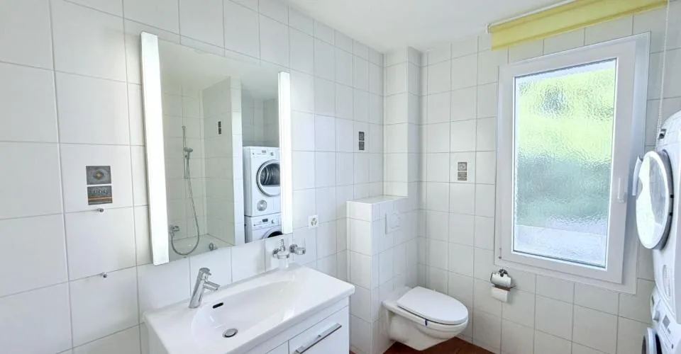 RAUM & KOMFORT | 4,5 ZIMMER MIT GROßER TERRASSE VON 18 M² IN BOUDRY – Foto 8 von 10