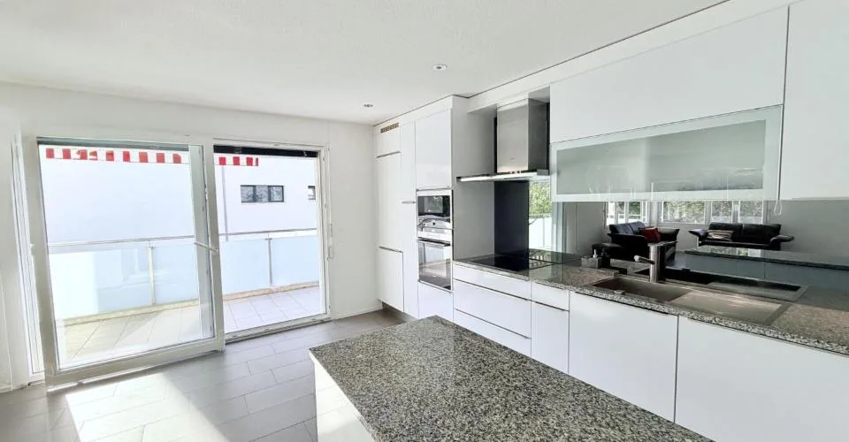 RAUM & KOMFORT | 4,5 ZIMMER MIT GROßER TERRASSE VON 18 M² IN BOUDRY – Foto 3 von 10