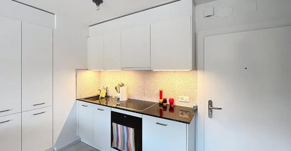Joli studio rénové au 5ème étage d'environ 38m2 – Foto 3 von 7