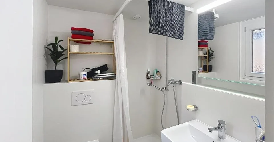 Joli studio rénové au 5ème étage d'environ 38m2 – Foto 7 von 7