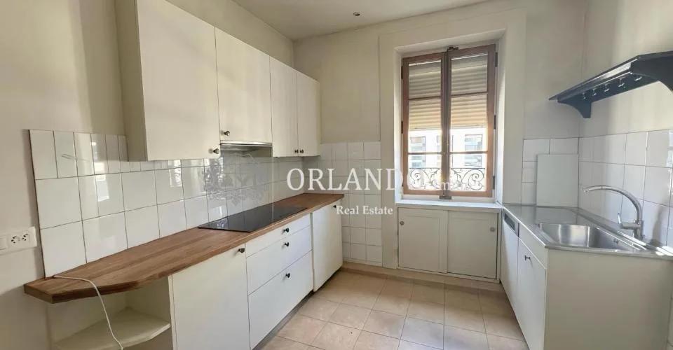 Bel appartement de 4 pièces situé au Boulevard Helvétique, au 4? étage avec ascenseur – foto 4 di 5