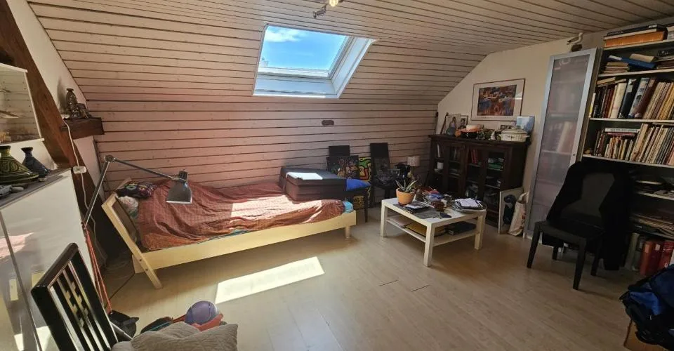 Zu vermieten in Delémont eine gemütliche 3,5-Zimmer-Wohnung unter dem Dach – Foto 8 von 9